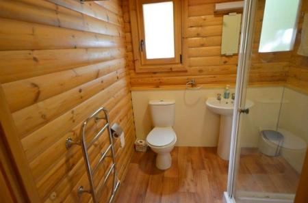 3 bedroom Log Cabin to let in Kenwick Woods, Kenwick Park, Louth, LN11