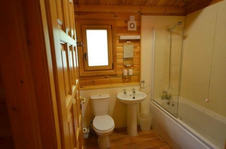 3 bedroom Log Cabin to let in Kenwick Woods, Kenwick Park, Louth, LN11