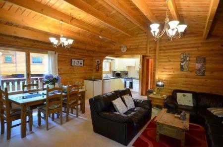 3 bedroom Log Cabin to let in Kenwick Woods, Kenwick Park, Louth, LN11