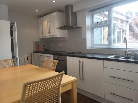 2 bedroom Flat to let in 1 Churchill Road, North Somercotes, LN11