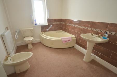 3 bedroom Flat to let in High Street, Mablethorpe, LN12
