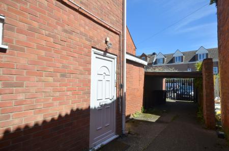 3 bedroom Flat to let in High Street, Mablethorpe, LN12