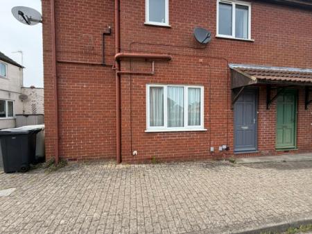 1 bedroom Flat to let in Sherwood Close, Louth, LN11