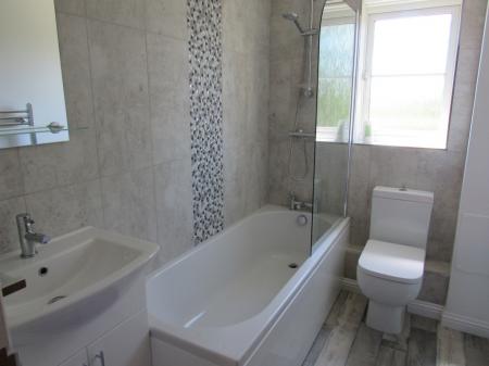 2 bedroom Semi-detached house to let in Bishops Close, Louth, LN11