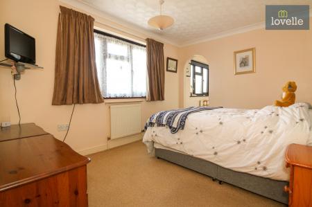 3 bedroom Detached bungalow for sale in Meadow Close, Grimoldby, LN11