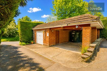 5 bedroom Detached house for sale in Welton Vale House, Welton Le Wold