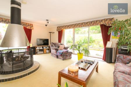 5 bedroom Detached house for sale in Welton Vale House, Welton Le Wold