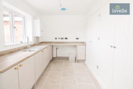 5 bedroom Detached house for sale in Middle Sykes Lane, Grimoldby, LN11