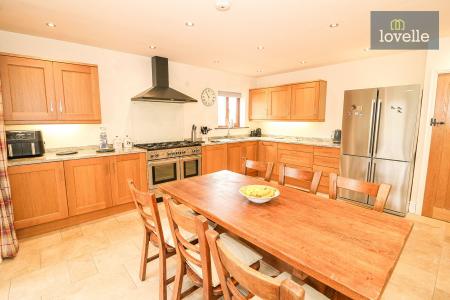 4 bedroom Detached house for sale in Top Road, Little Cawthorpe, LN11