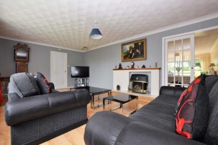 5 bedroom Detached house for sale in St. Marys Park, Louth, LN11