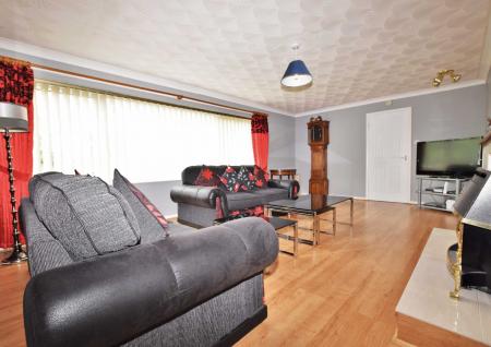 5 bedroom Detached house for sale in St. Marys Park, Louth, LN11