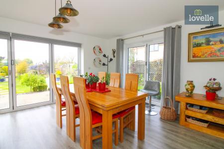4 bedroom Detached house for sale in Middle Sykes Lane, Grimoldby, LN11