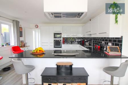 4 bedroom Detached house for sale in Middle Sykes Lane, Grimoldby, LN11