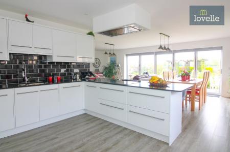 4 bedroom Detached house for sale in Middle Sykes Lane, Grimoldby, LN11