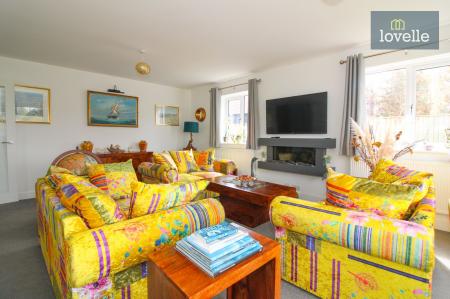 4 bedroom Detached house for sale in Middle Sykes Lane, Grimoldby, LN11