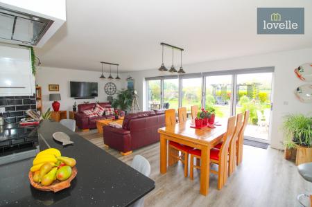 4 bedroom Detached house for sale in Middle Sykes Lane, Grimoldby, LN11