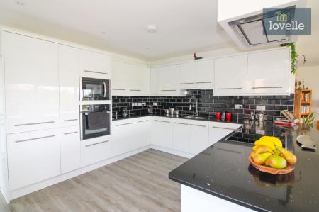 4 bedroom Detached house for sale in Middle Sykes Lane, Grimoldby, LN11