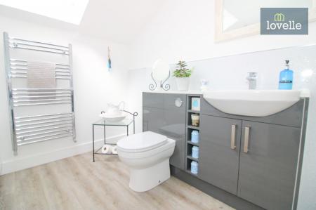 4 bedroom Detached house for sale in Middle Sykes Lane, Grimoldby, LN11