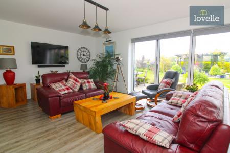 4 bedroom Detached house for sale in Middle Sykes Lane, Grimoldby, LN11