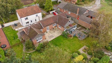 5 bedroom Detached house for sale in Wragholme Road, Grainthorpe, LN11