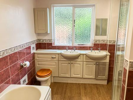 6 bedroom Detached house for sale in Church End, North Somercotes, LN11