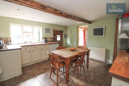 6 bedroom Detached house for sale in Church End, North Somercotes, LN11