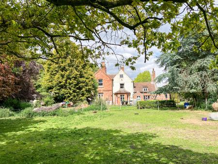 6 bedroom Detached house for sale in Church End, North Somercotes, LN11