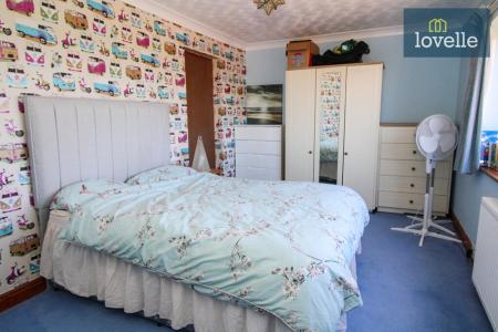 4 bedroom Detached house for sale in South Road, South Somercotes, LN11