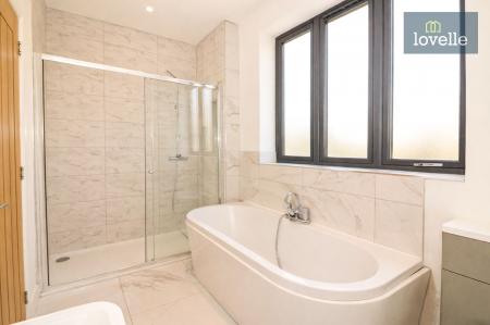 5 bedroom Detached house for sale in The Riverbank, Louth, LN11