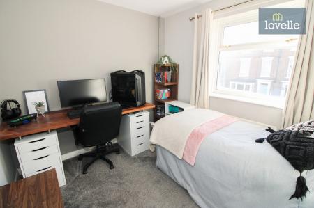3 bedroom Semi-detached house for sale in Broadbank, Louth, LN11