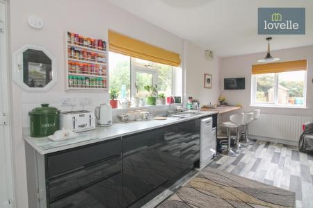 2 bedroom Detached bungalow for sale in Main Road, Saltfleet, LN11