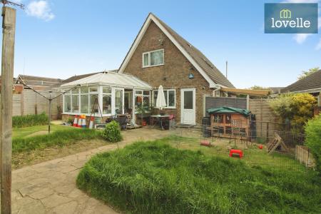 4 bedroom Detached house for sale in Tudor Drive, Louth, LN11
