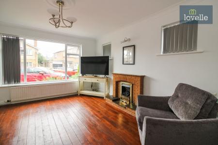 4 bedroom Detached house for sale in Elm Drive, Louth, LN11