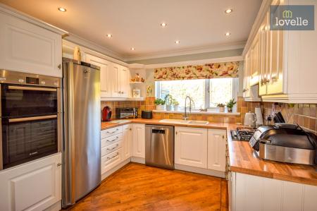 4 bedroom Detached house for sale in Andrews Close, Louth, LN11