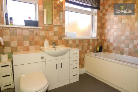 4 bedroom Semi-detached bungalow for sale in Conisholme Road, North Somercotes, LN11