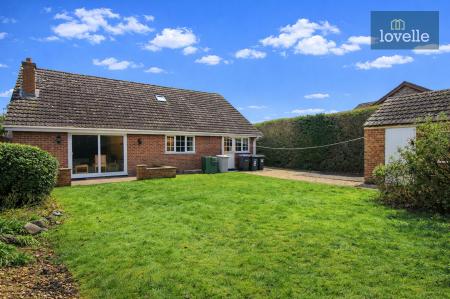 5 bedroom Detached bungalow for sale in Jubilee Road, North Somercotes, LN11