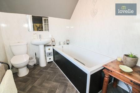 4 bedroom Detached bungalow for sale in Conisholme Road, North Somercotes, LN11