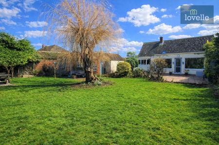 4 bedroom Detached bungalow for sale in Conisholme Road, North Somercotes, LN11