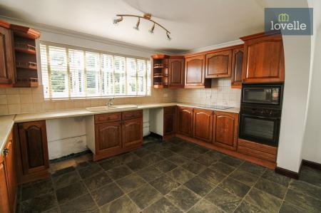 4 bedroom Detached bungalow for sale in New Main Road, Scamblesby, LN11