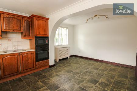 4 bedroom Detached bungalow for sale in New Main Road, Scamblesby, LN11