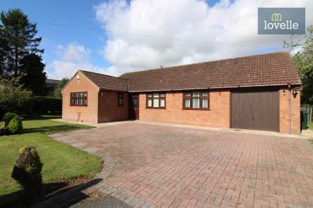 4 bedroom Detached bungalow for sale in New Main Road, Scamblesby, LN11