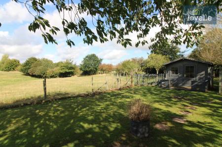 4 bedroom Detached bungalow for sale in New Main Road, Scamblesby, LN11
