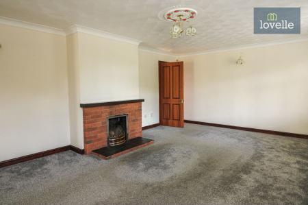 4 bedroom Detached bungalow for sale in New Main Road, Scamblesby, LN11