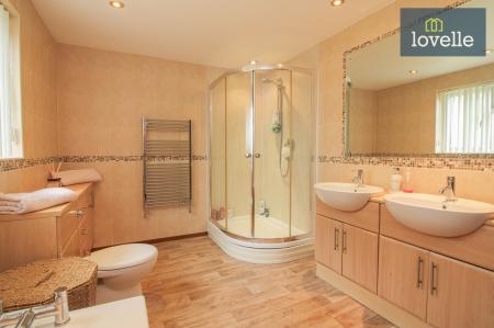 4 bedroom Detached bungalow for sale in New Main Road, Scamblesby, LN11