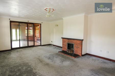 4 bedroom Detached bungalow for sale in New Main Road, Scamblesby, LN11