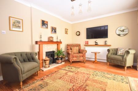 3 bedroom Detached bungalow for sale in Manor Park, Legbourne, LN11