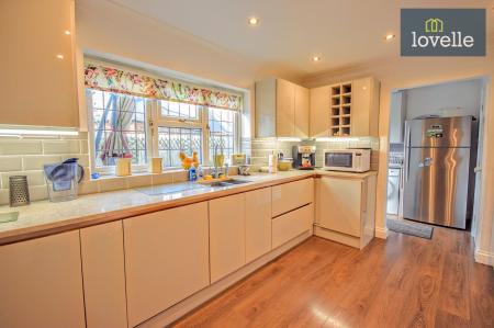 3 bedroom Detached bungalow for sale in South Road, Tetford, LN9