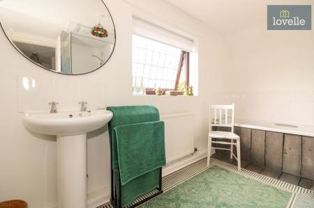 3 bedroom Semi-detached house for sale in Newmarket, Louth, LN11