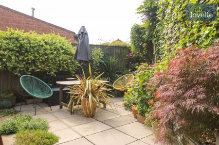 3 bedroom Semi-detached house for sale in Newmarket, Louth, LN11