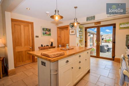 4 bedroom Detached house for sale in Main Road, Grainthorpe, LN11
